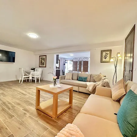 Hacienda La Vizcaina 아파트